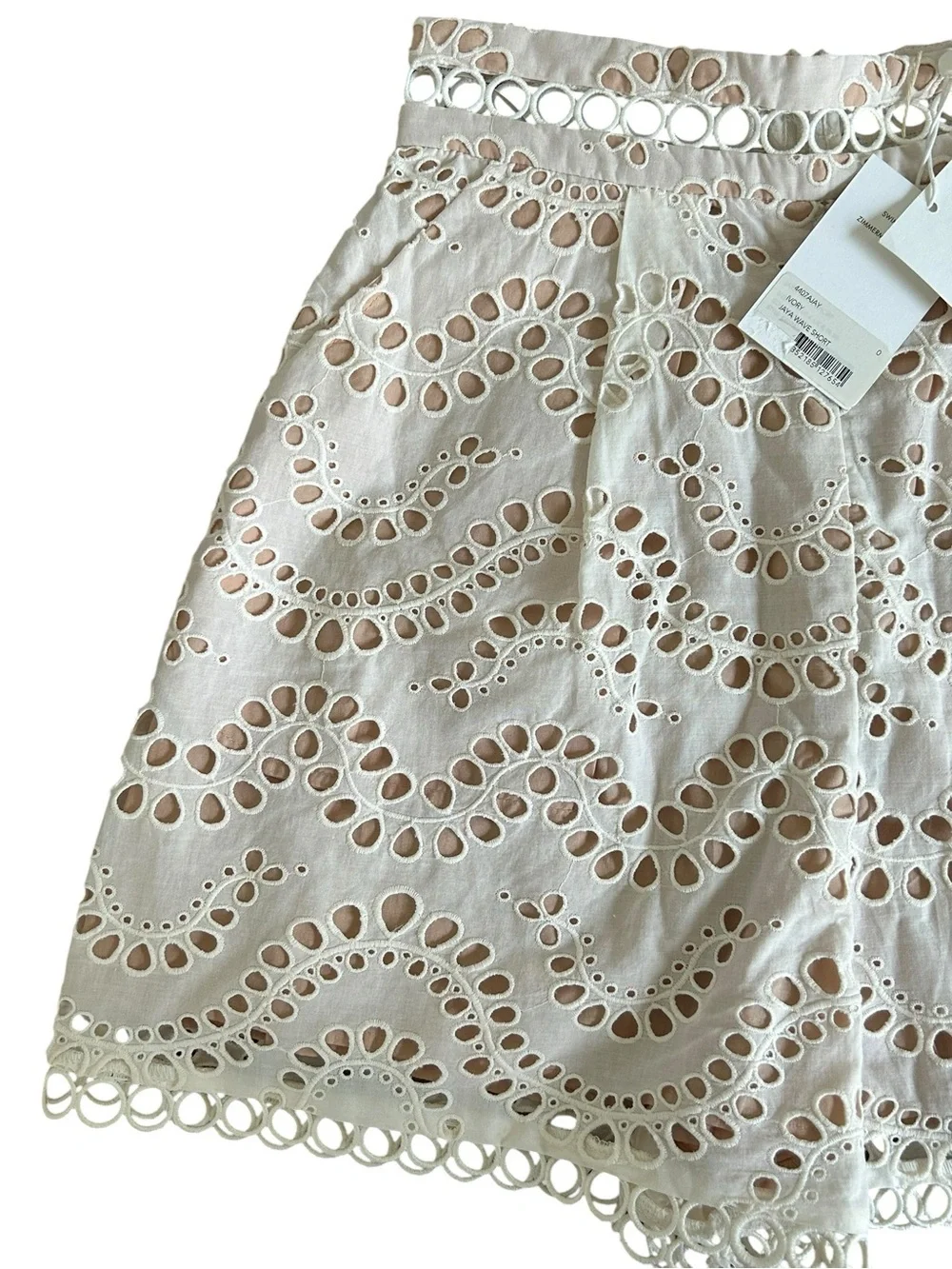 NWT Zimmermann Jaya Wave Scalloped Eyelet Short Size 0 US 2-4 Ivory - Picture 3 of 6
